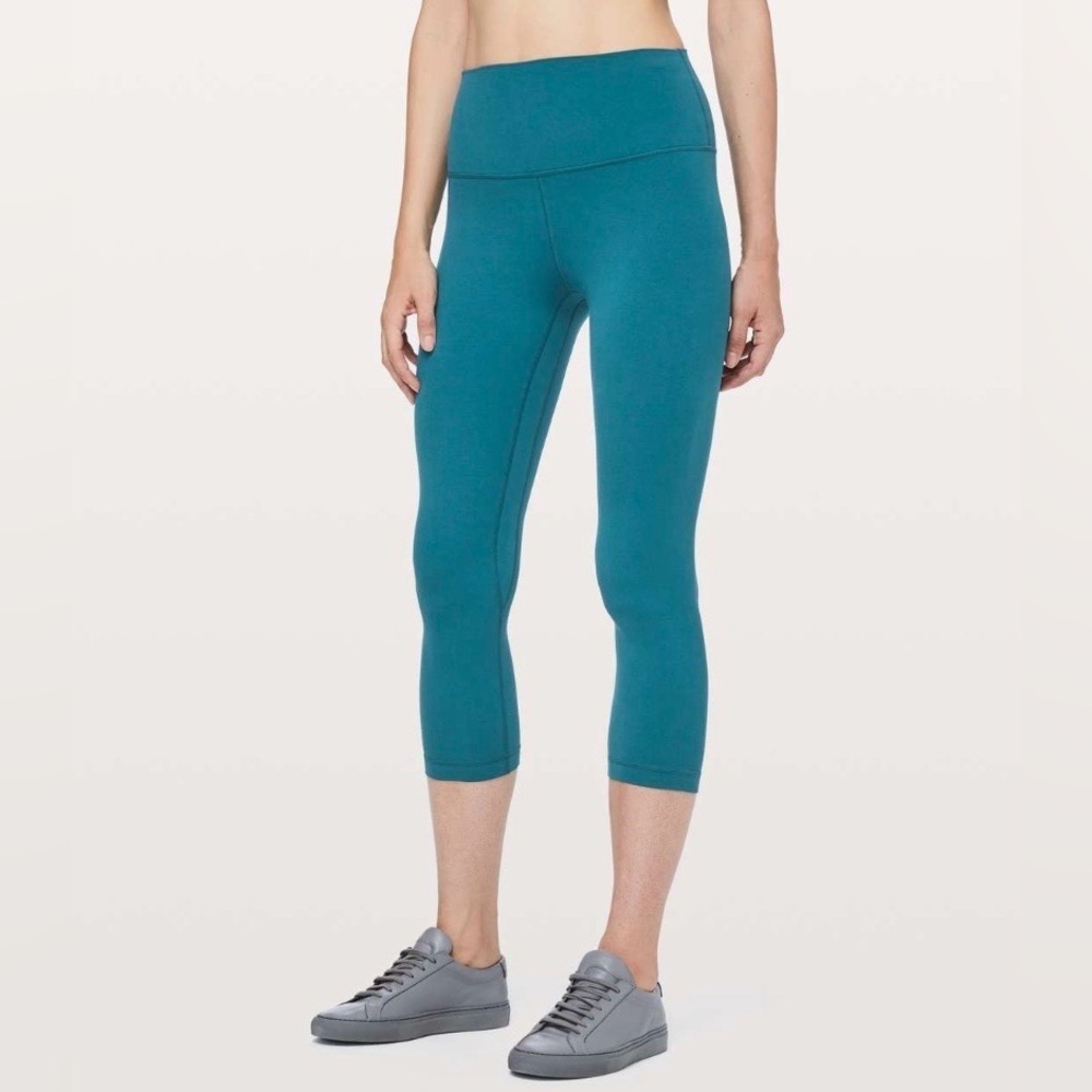 Lululemon Align Crop *21"
Tonic Teal size 2 EUC